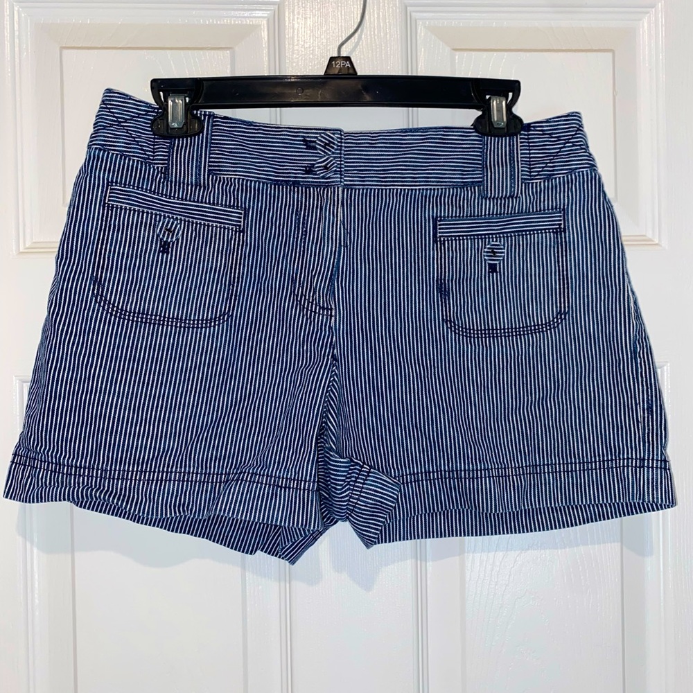 LOFT navy and white striped shorts. Size 6